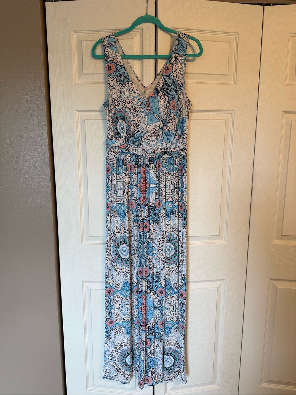 Sleeveless V-Neck Printed Paisley Maxi Dress in Blue and Pink Bohemian Large/XL